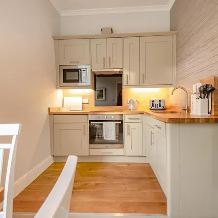 Bethby Beck At The Lairbeck Apartmán