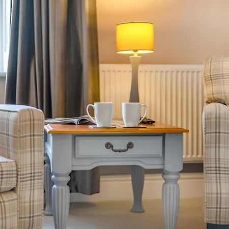 Bethby Beck At The Lairbeck Apartmán *